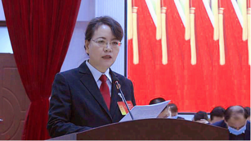 三门峡市陕州区法院党组书记,院长卫秀萍在区二届人大
