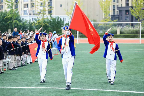 西安市纪念少先队建队72周年主题示范活动在纺织城小学“名校+”举行(图3)