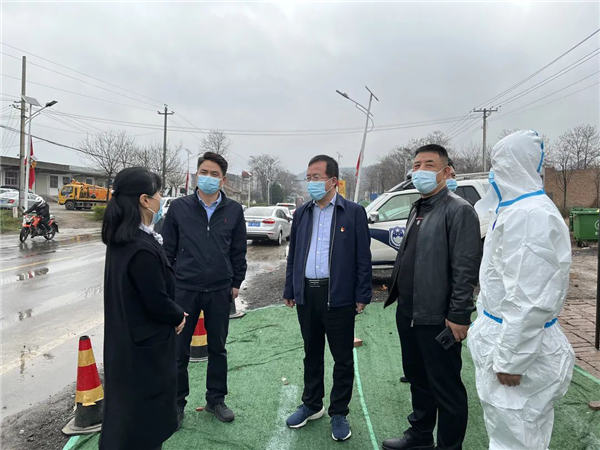 薛清军带队督导检查疫情防控工作