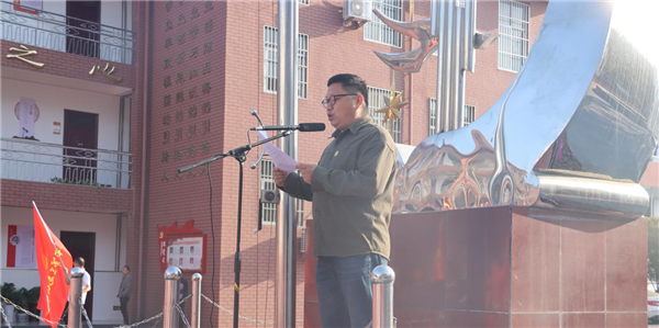  Xuchang No.3 Senior High School carried out national defense research hiking activities